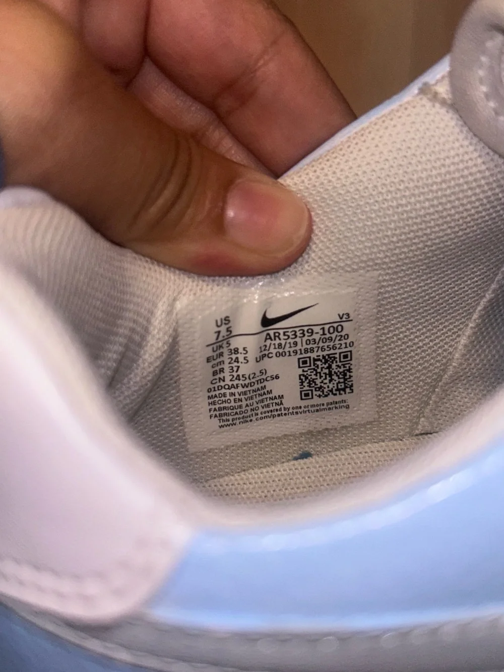 Nike Kids Low Top Sneakers - White & Light Blue